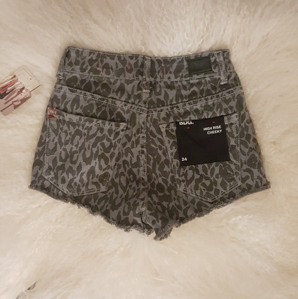 NWT High Rise Denim Shorts - Picture 2 of 3